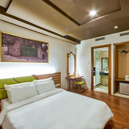 The Noble Swan Hotel Saigon โฮจิมินห์ซิตี้ ภายนอก รูปภาพ